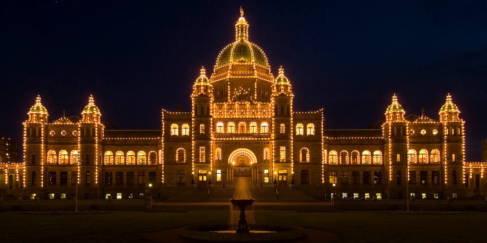 Parliament Buildings exterior night