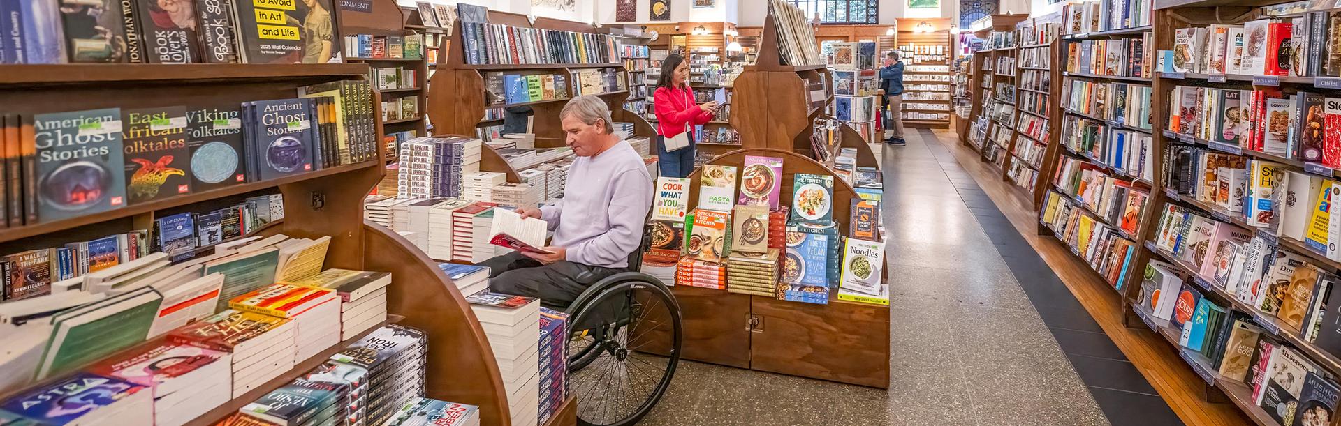 A couple shop for books at Munro's Books in Victoria, BC