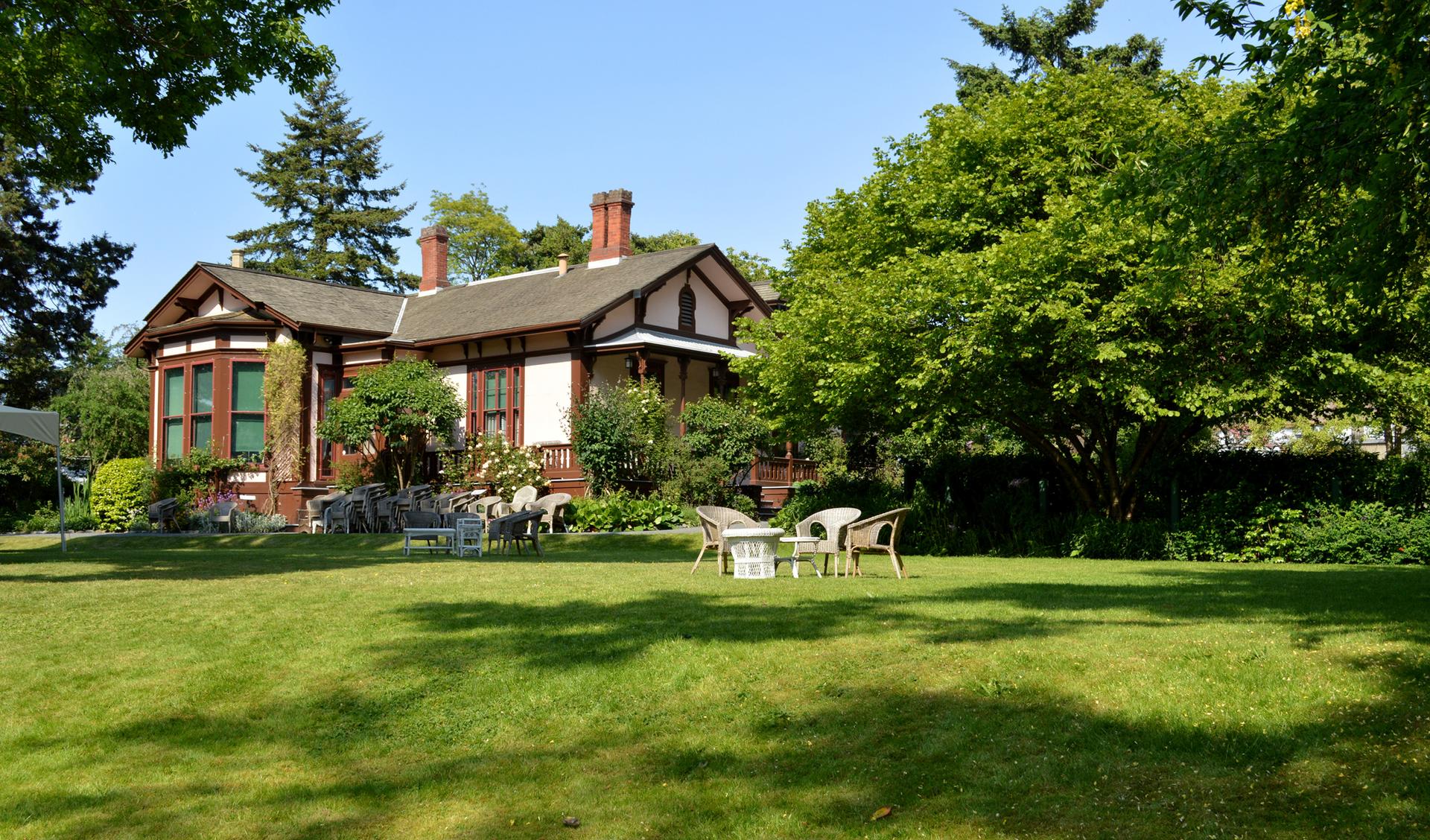 The historic Point Ellice House during the daytime.