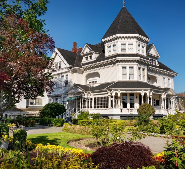 The exterior of the Pendray Inn and Tea House in Victoria, BC