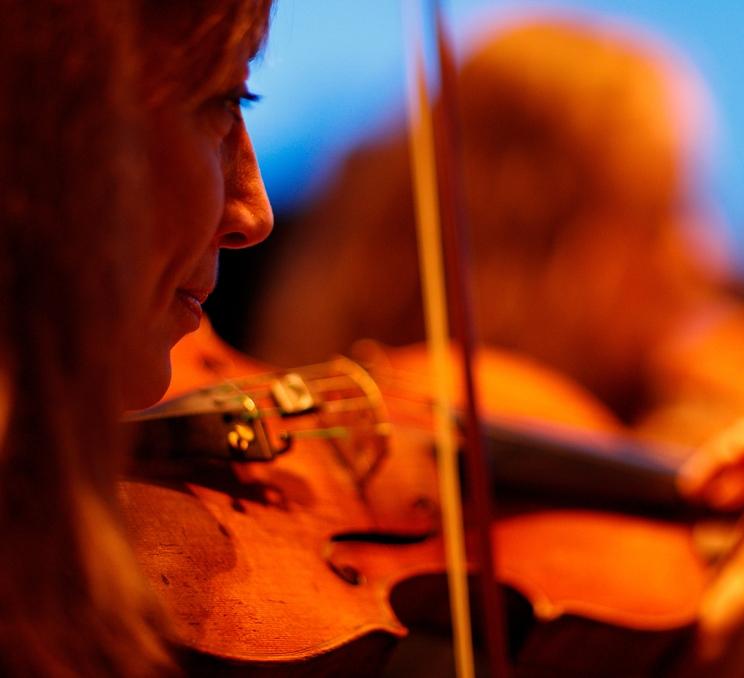 A violinist plays her violin in Victoria, BC