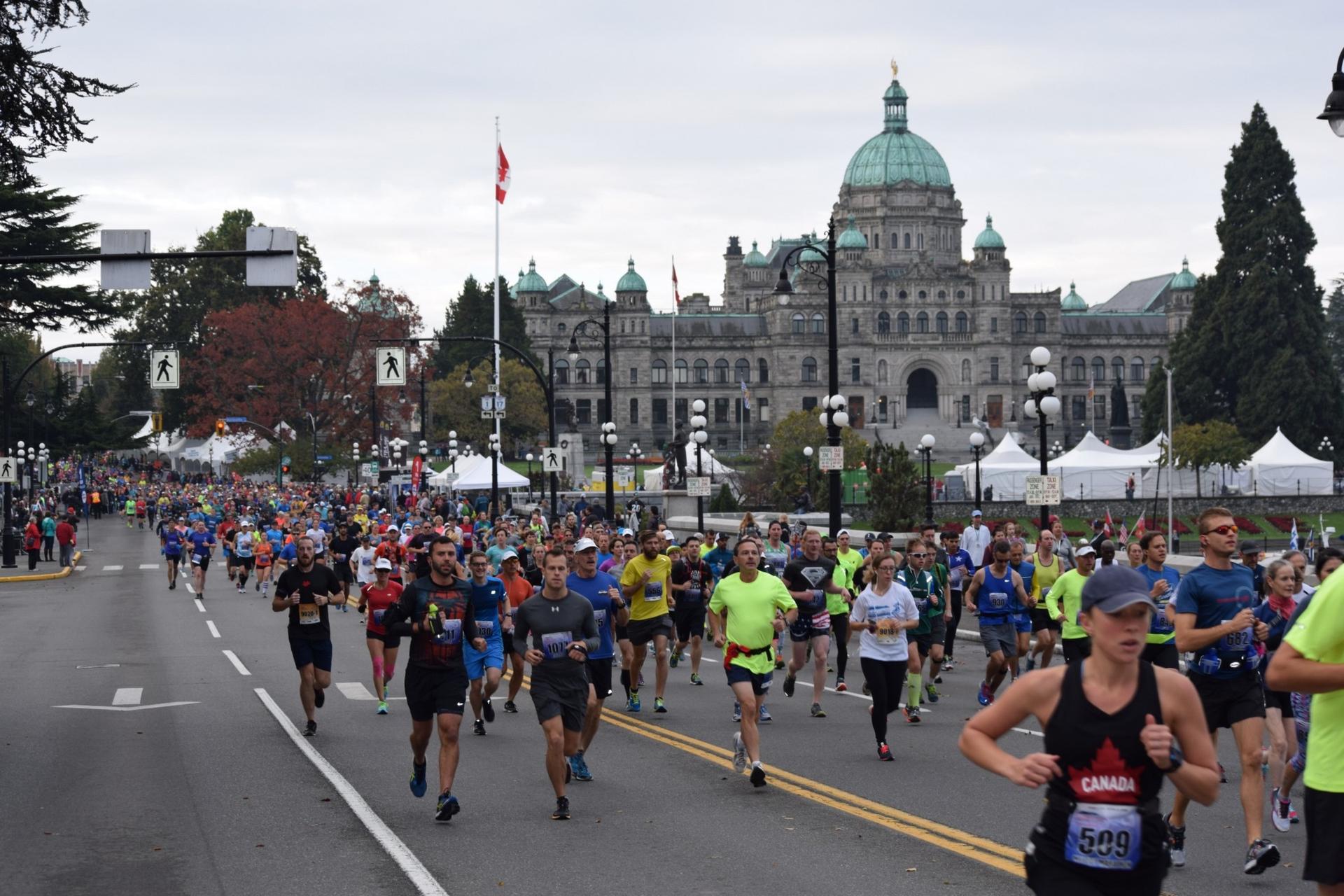 Marathon participants with the Legislature in the background