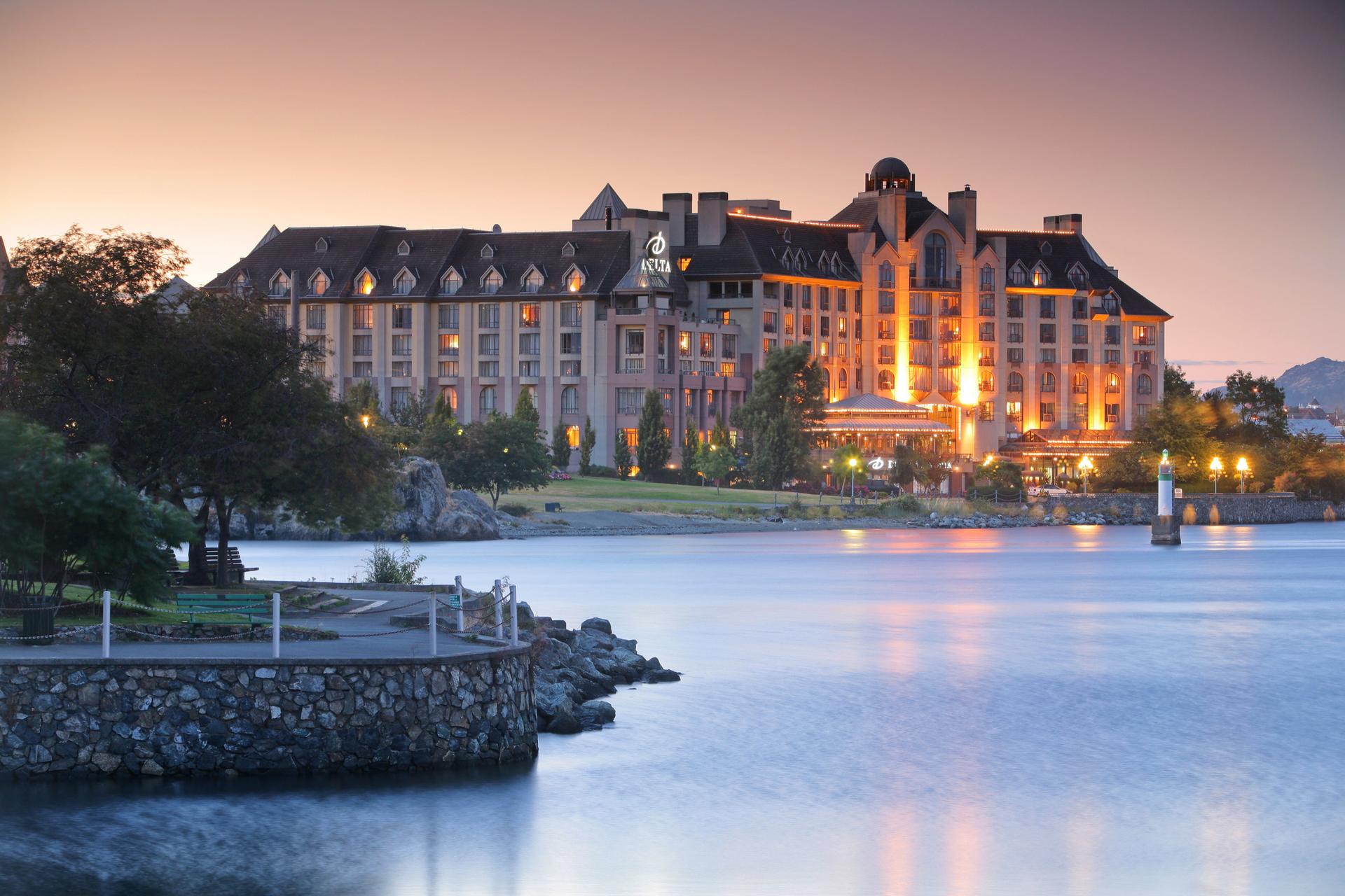 Enjoy our Waterfront Resort in the City with spectacular views of Victoria's Inner Harbour.