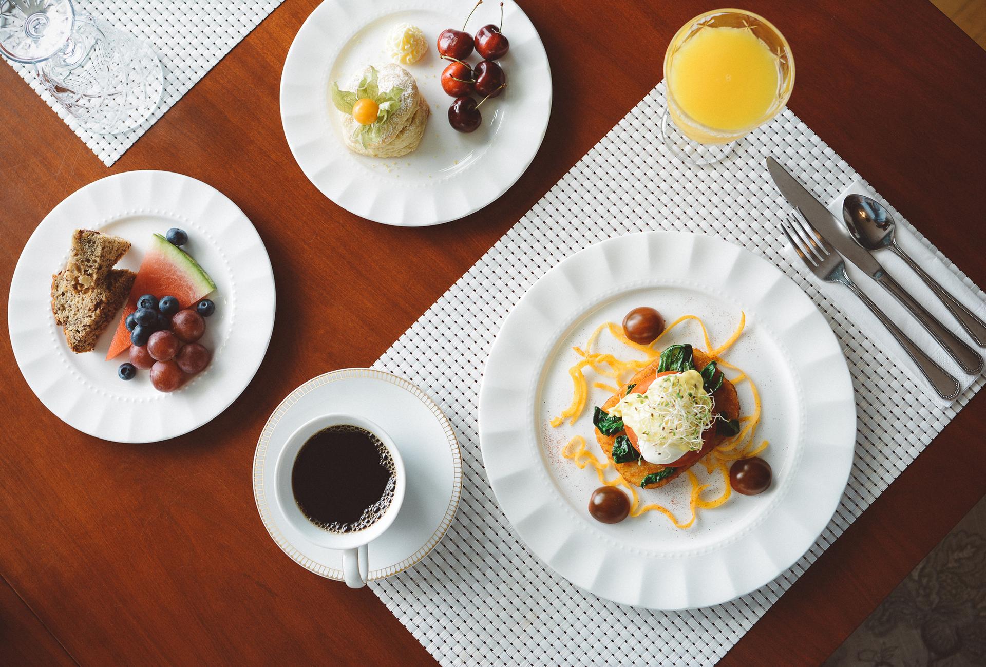 An aerial view of breakfast at a bed & breakfast in Victoria, BC