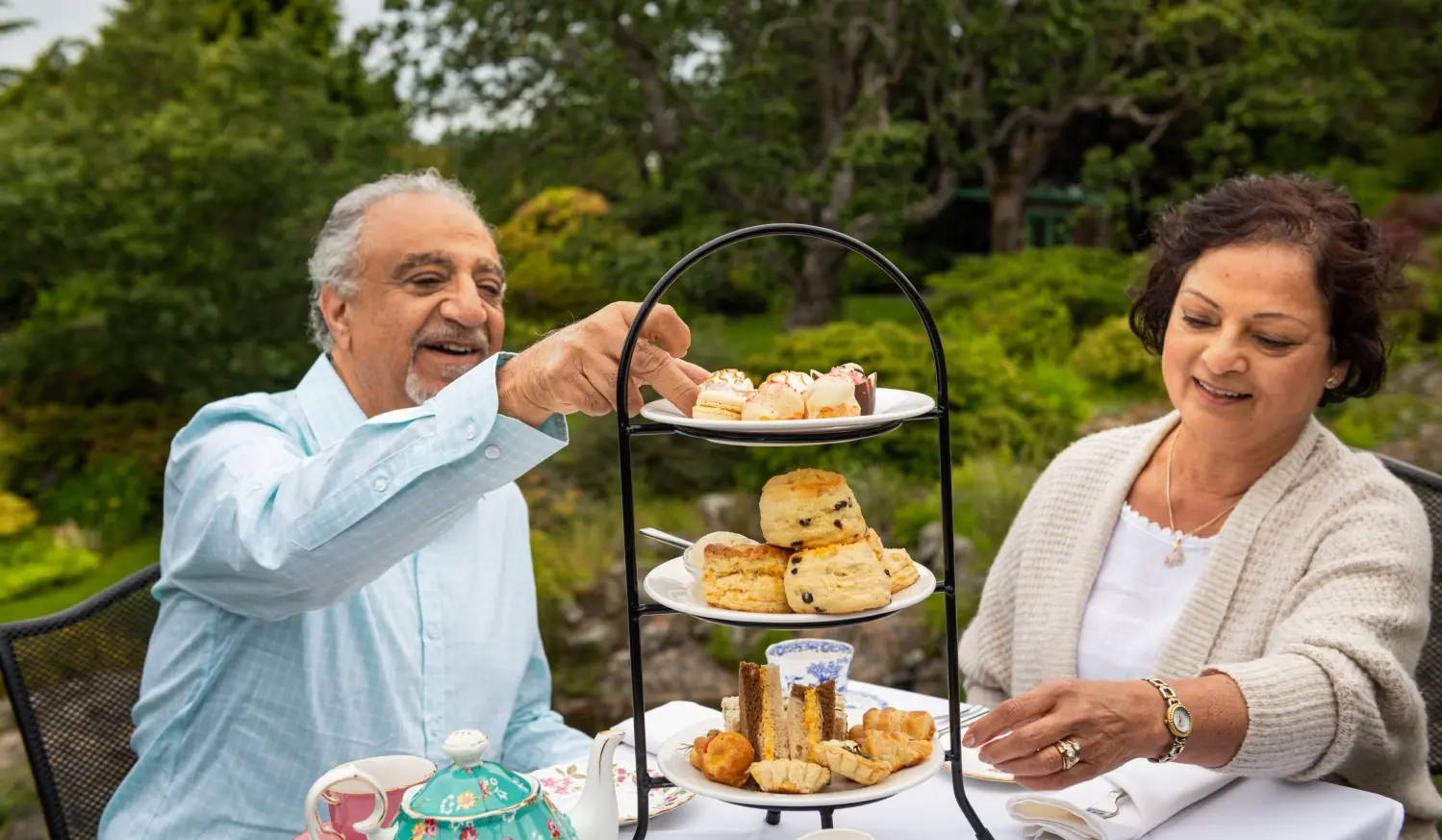 A couple enjoying tea in Abkhazi Garden in Victoria, BC