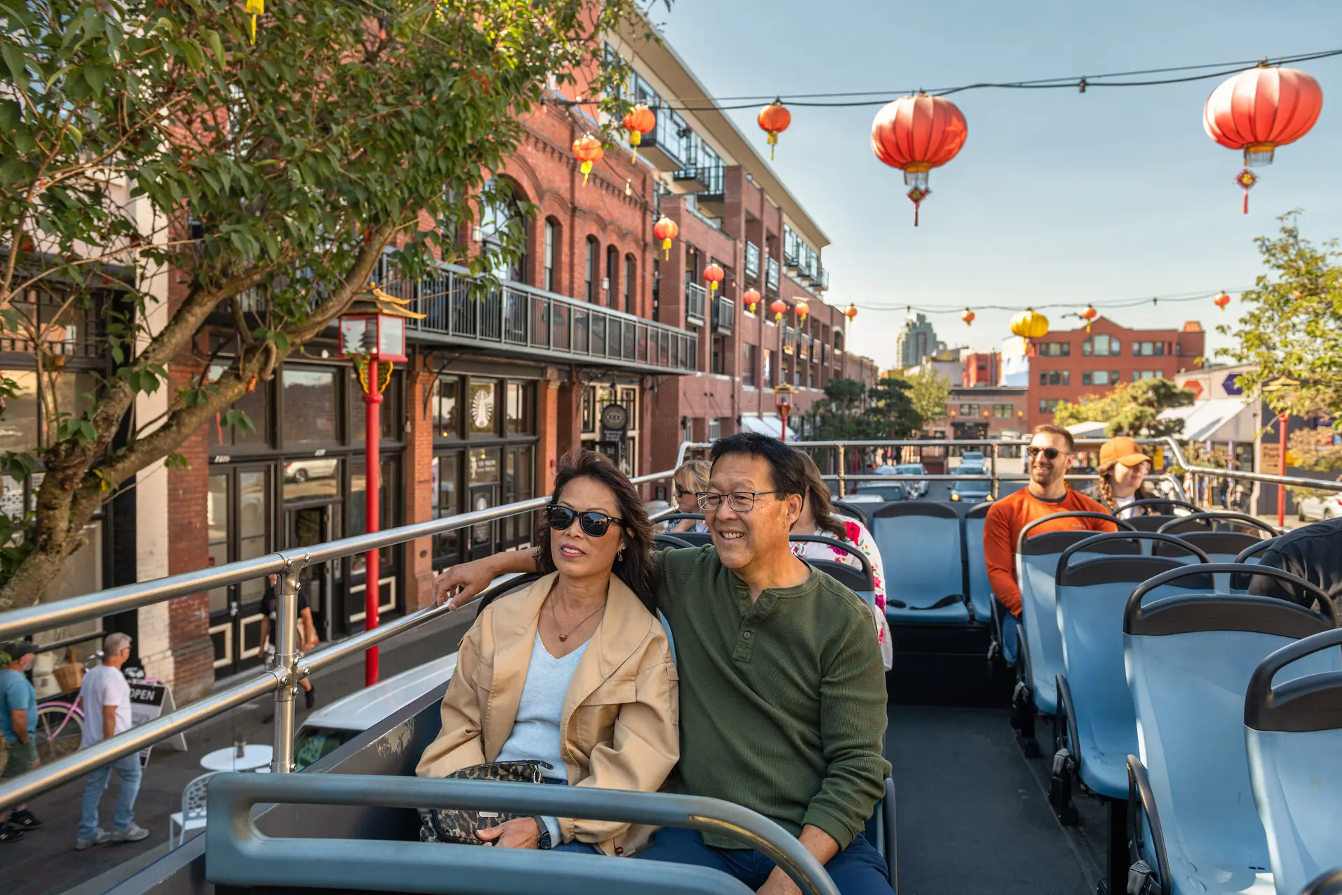 A couple on a sightseeing bus in Victoria, BC