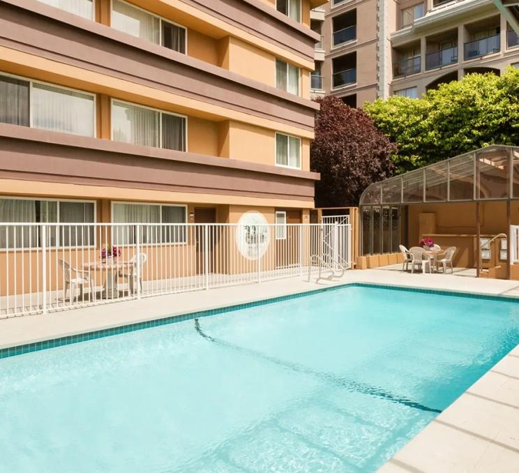 The outdoor swimming pool at Days Inn Victoria on the Harbor in Victoria, BC