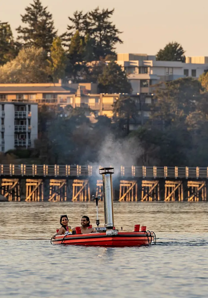 A couple sails a Hot Tub along the Gorge Waterway in Victoria, BC