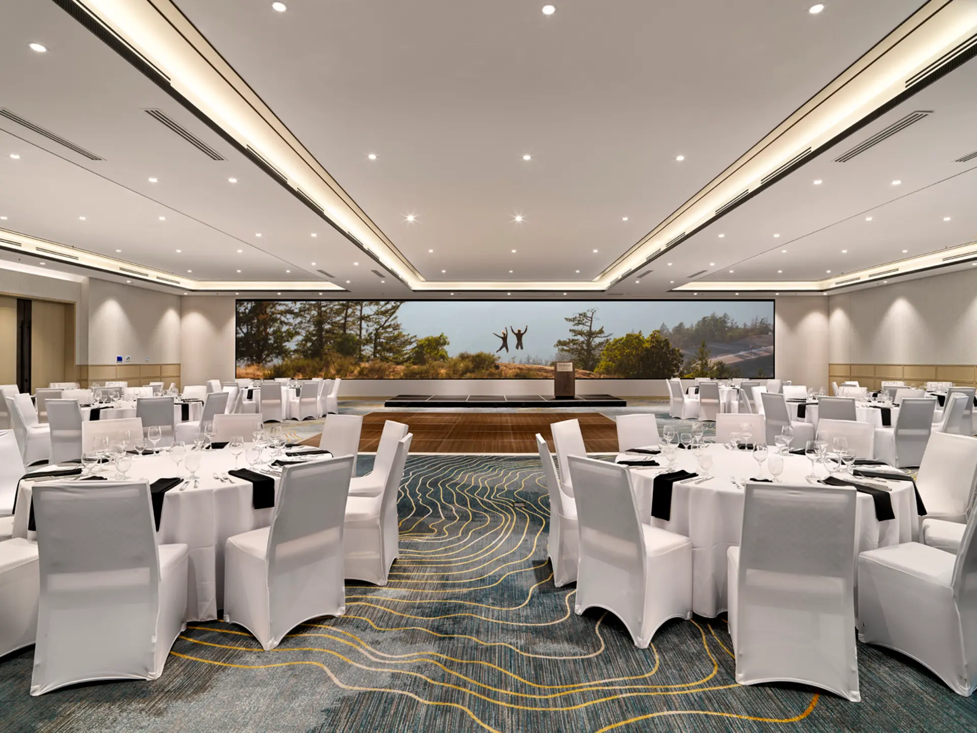 With room for banquets of up to 300 and receptions of 750, The Westin Bear Mountain is the natural choice for a complete conference and meeting destination.