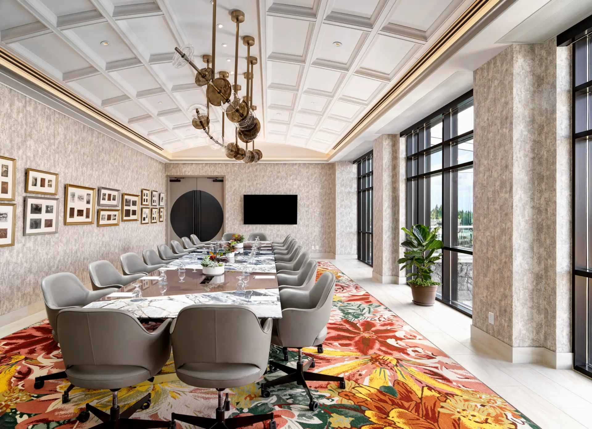 Breakout meeting room for smaller groups. Seats up to 20 people